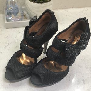 High heel shoes with bow and roushing